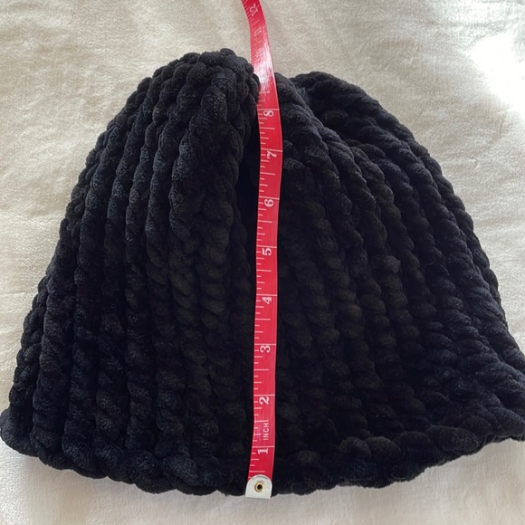 NWT - Hand-knitted hat - Picture 6 of 7